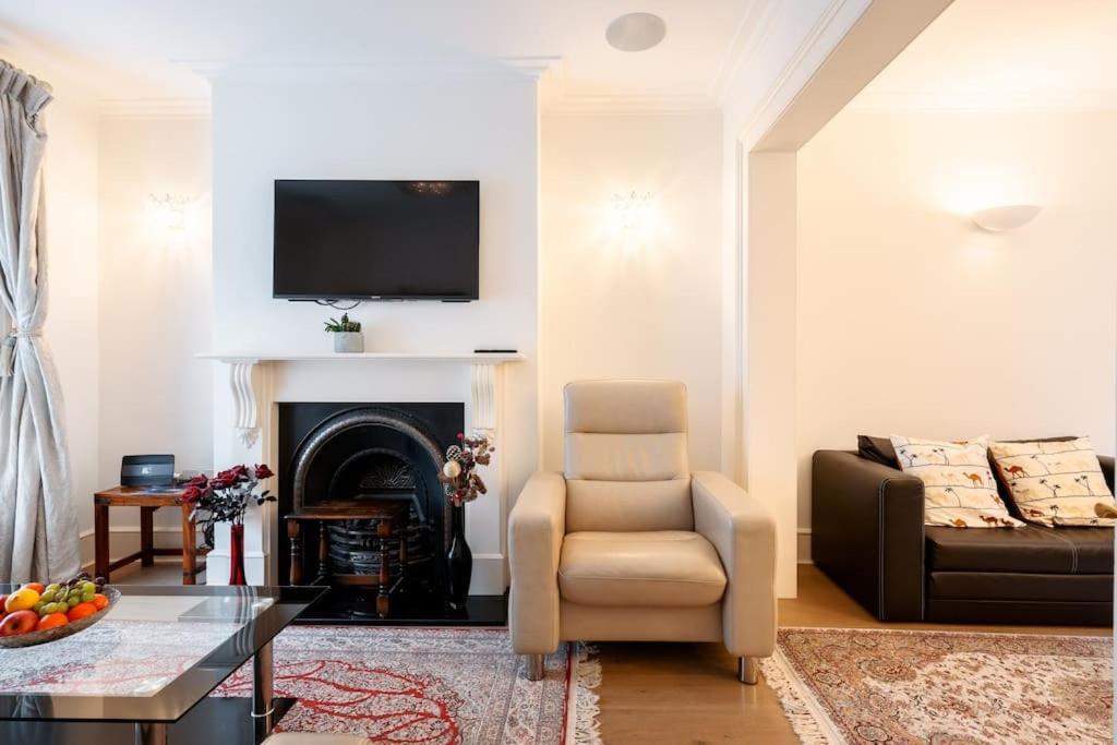 Villaer Spacious, Bright & Cosy ~ Ideal Victoria Location! London