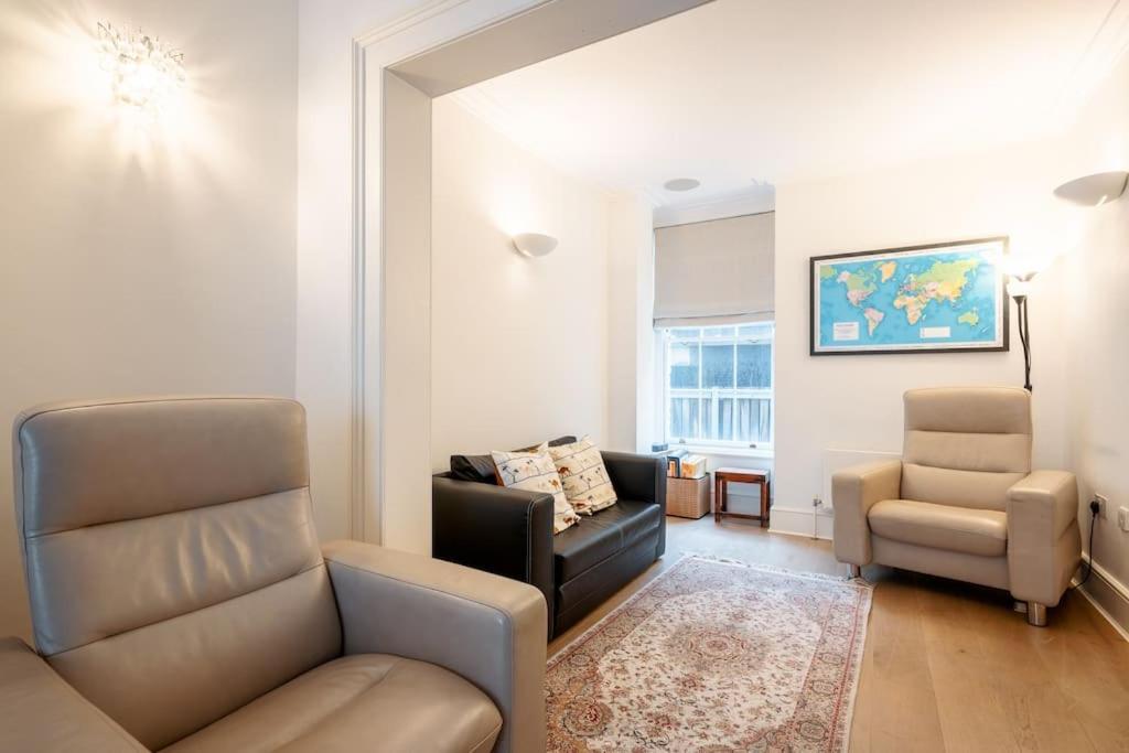 Spacious, Bright & Cosy ~ Ideal Victoria Location! * London