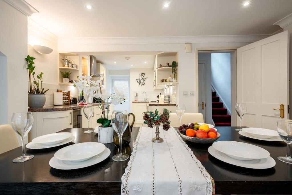 Spacious, Bright & Cosy ~ Ideal Victoria Location! Villaer London