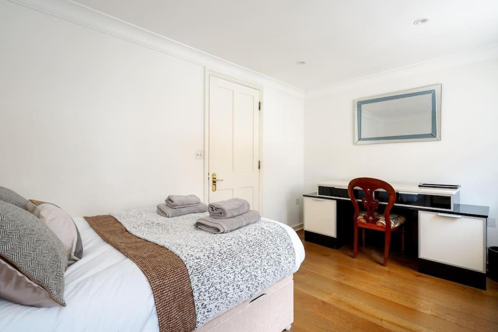 Villaer Spacious, Bright & Cosy ~ Ideal Victoria Location! London