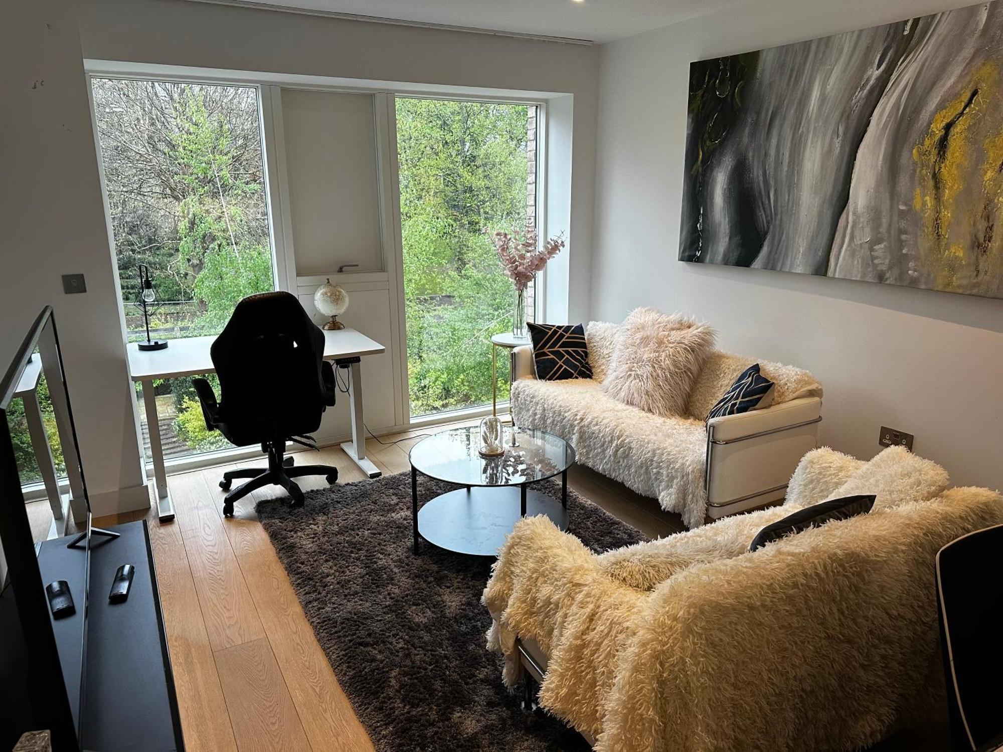Modern House In Central * Londen