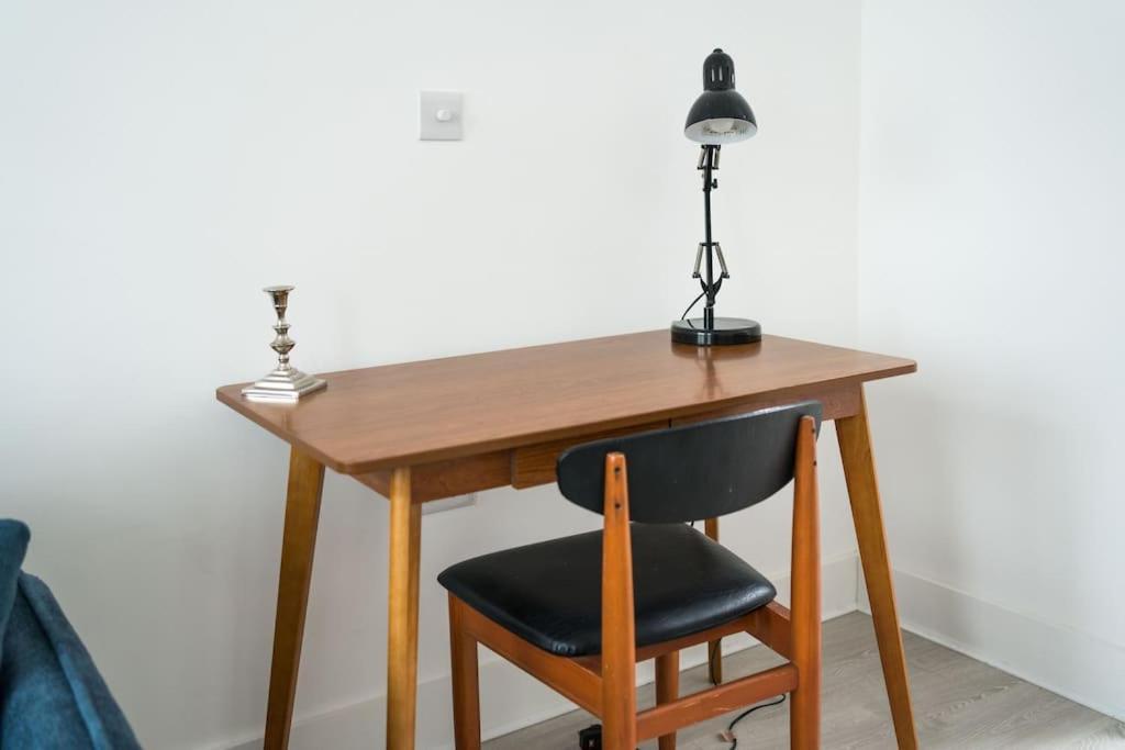 1 Bedroom Flat In Barons Court Apartamento