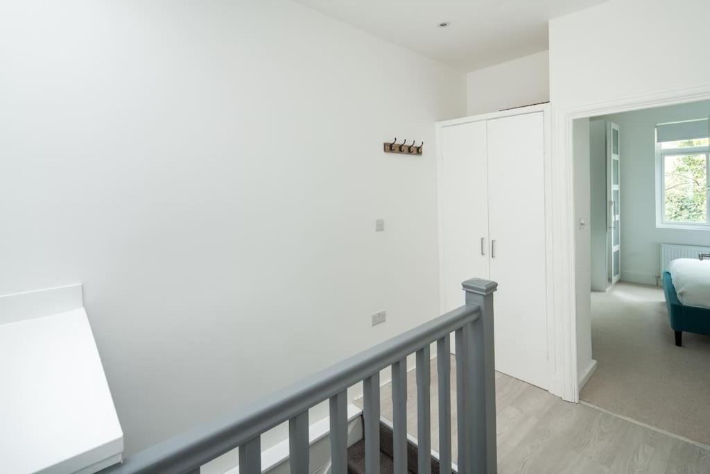 1 Bedroom Flat In Barons Court * Londres
