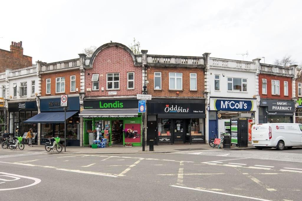 1 Bedroom Flat In Barons Court