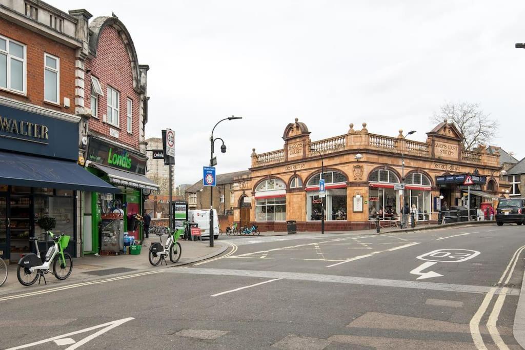 1 Bedroom Flat In Barons Court Londres