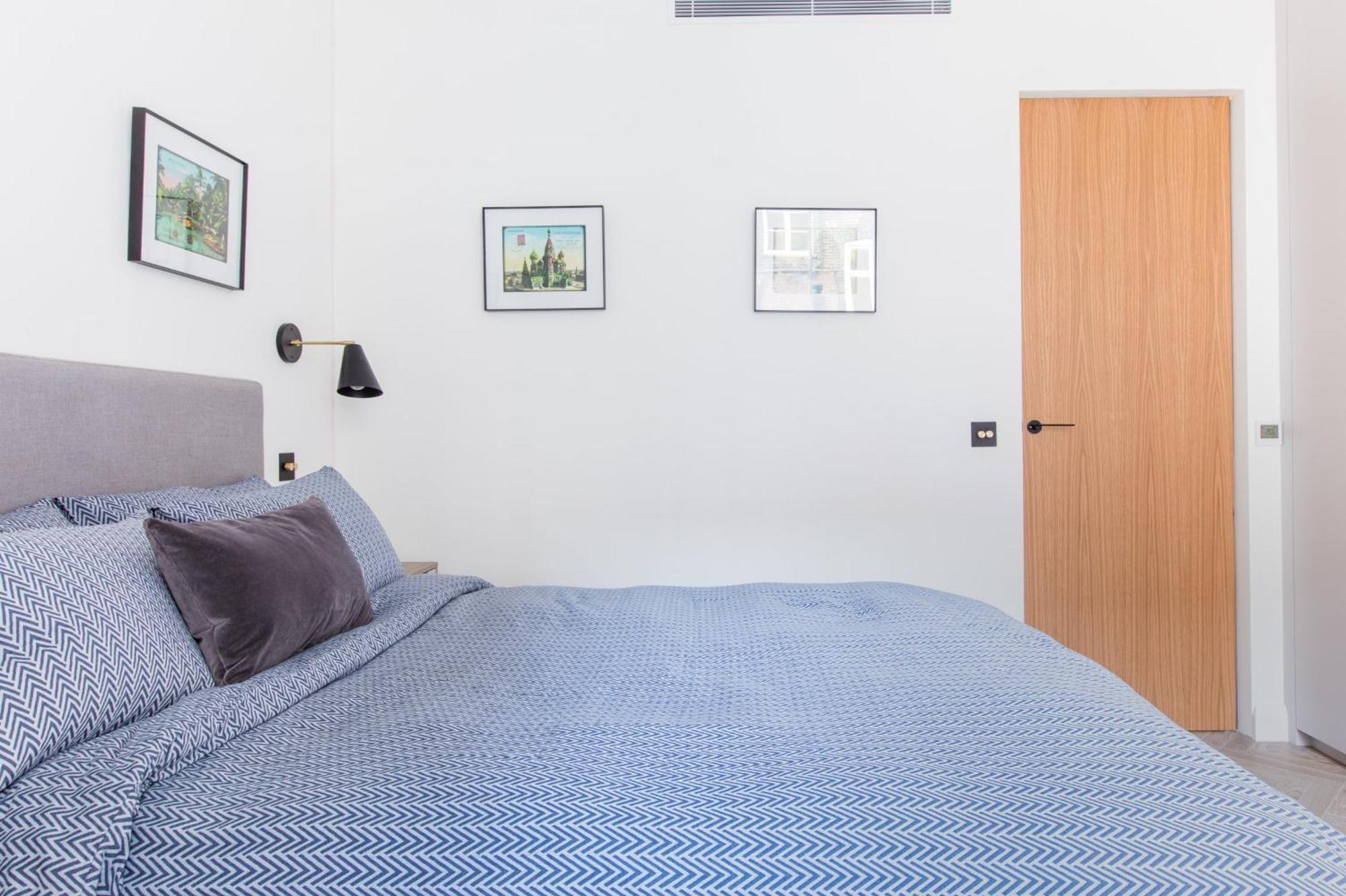 Modern & At Charing Cross Apartment *