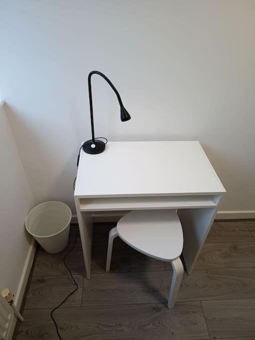 Spacious 3 Bed Flat Opp Springfield Park, Hackney. Londen
