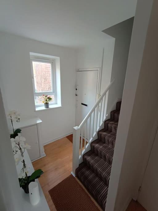 Spacious 3 Bed Flat Opp Springfield Park, Hackney. Appartement *