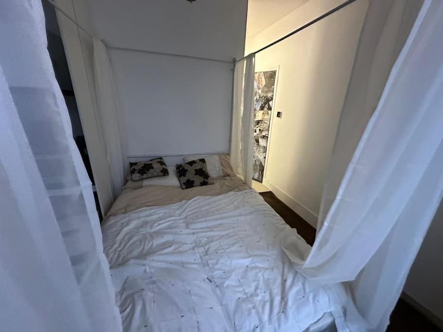 2 Bedroom Flat Wembley Apartment