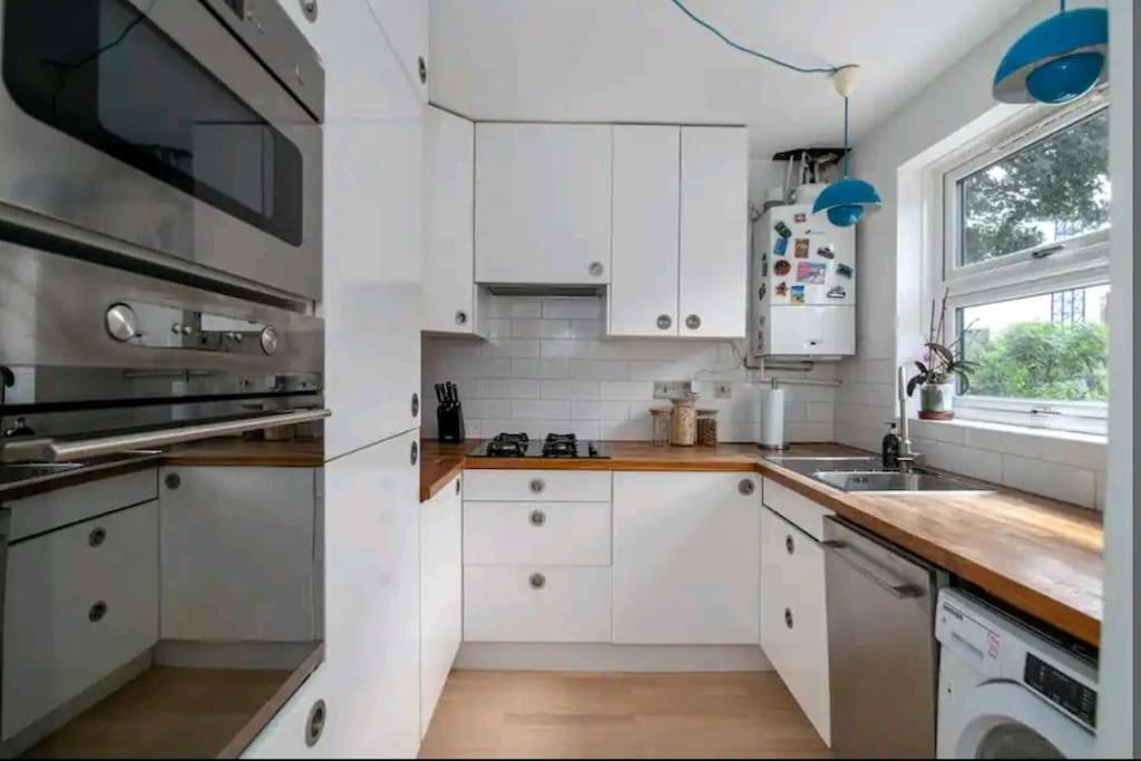 2 Bedroom Canal View, Near Kings Cross & Camden Feriehus