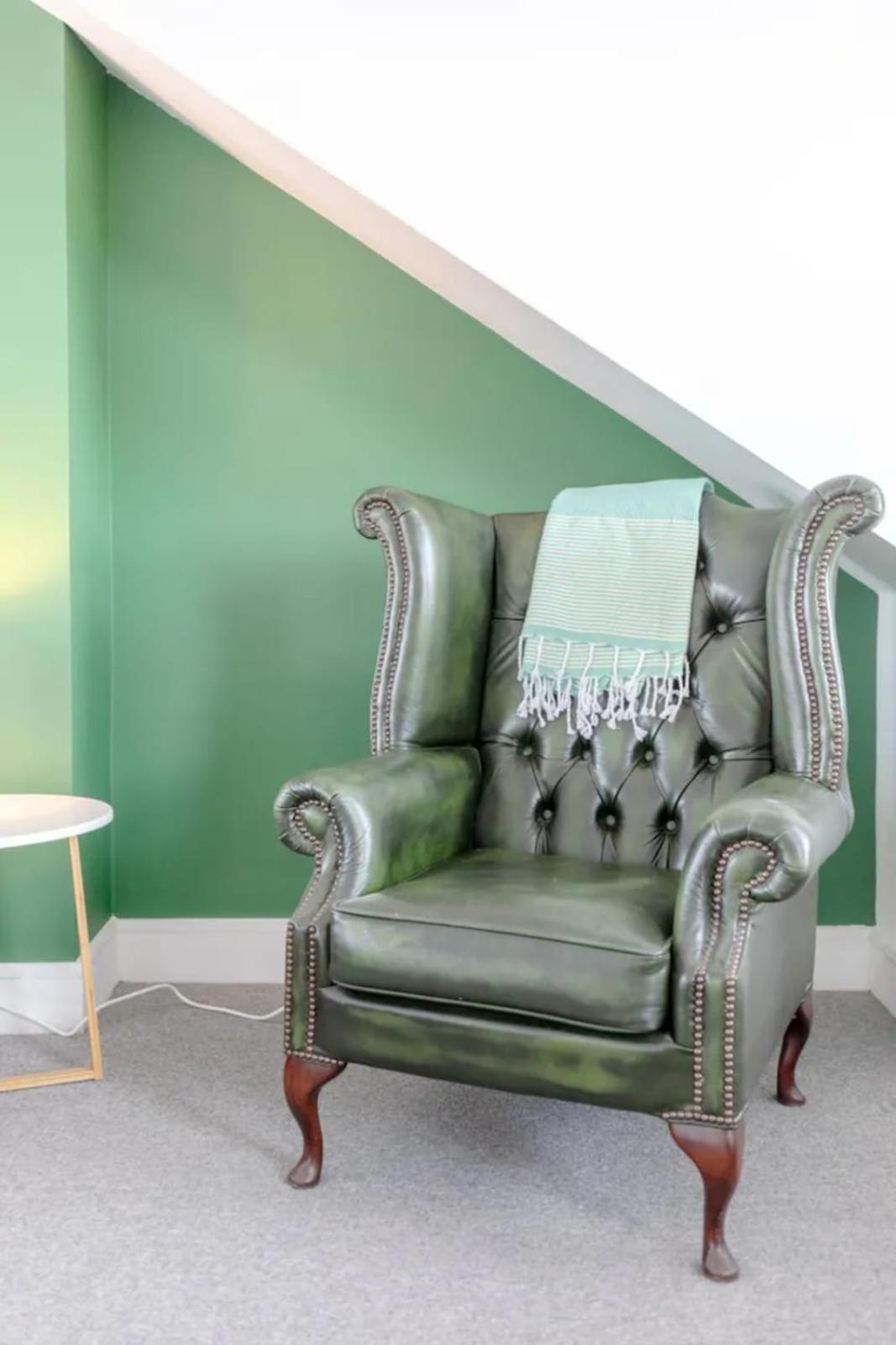 Spacious 2 Bedroom Retreat In East Dulwich Apartment *