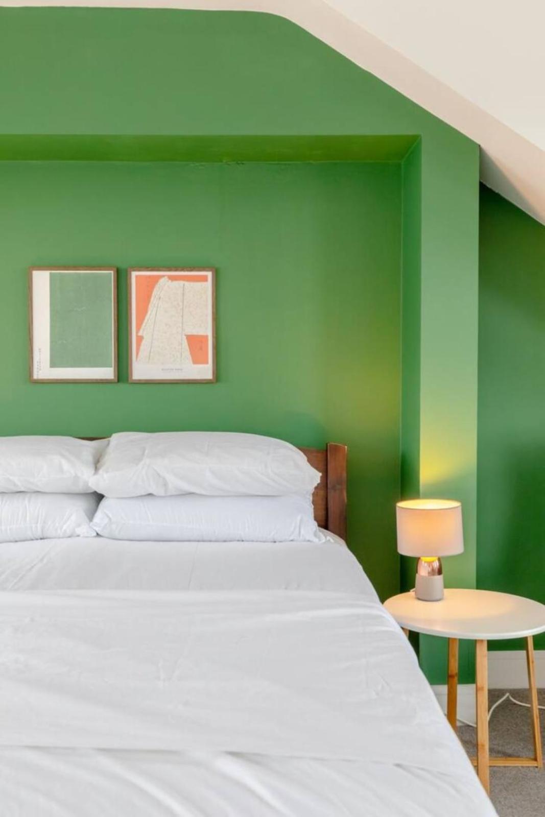 Spacious 2 Bedroom Retreat In East Dulwich *
