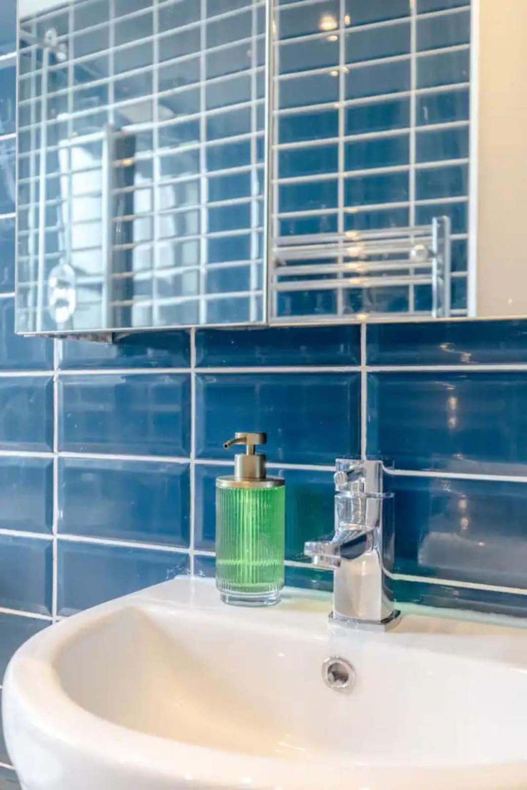 Spacious 2 Bedroom Retreat In East Dulwich Apartment *