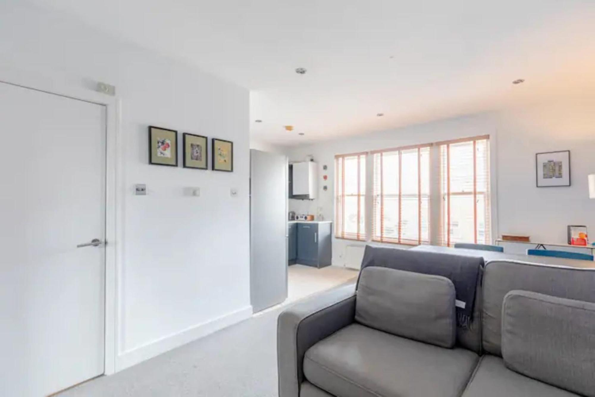 Spacious 2 Bedroom Retreat In East Dulwich Apartment *