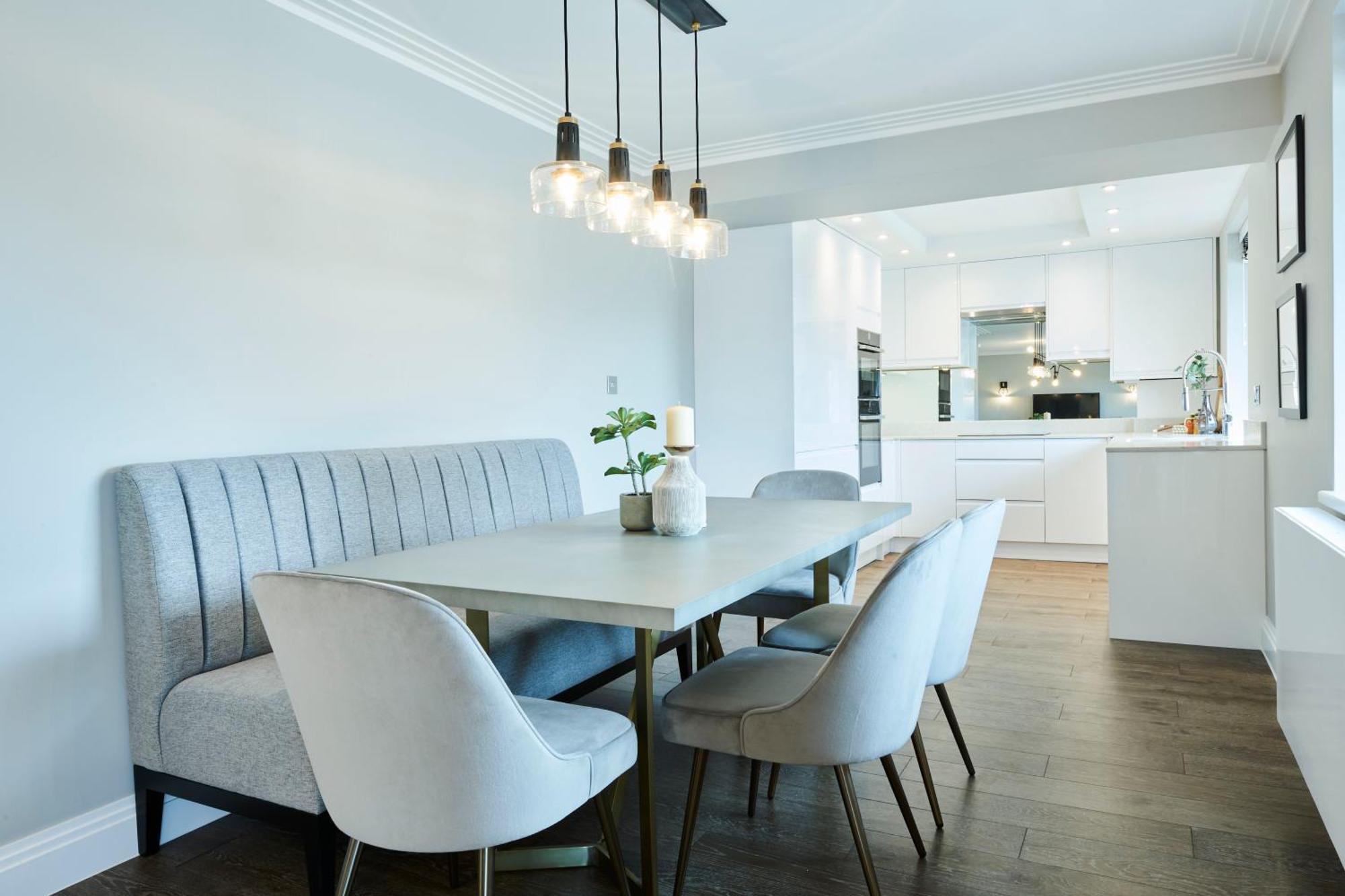 Pond Place Apartment *