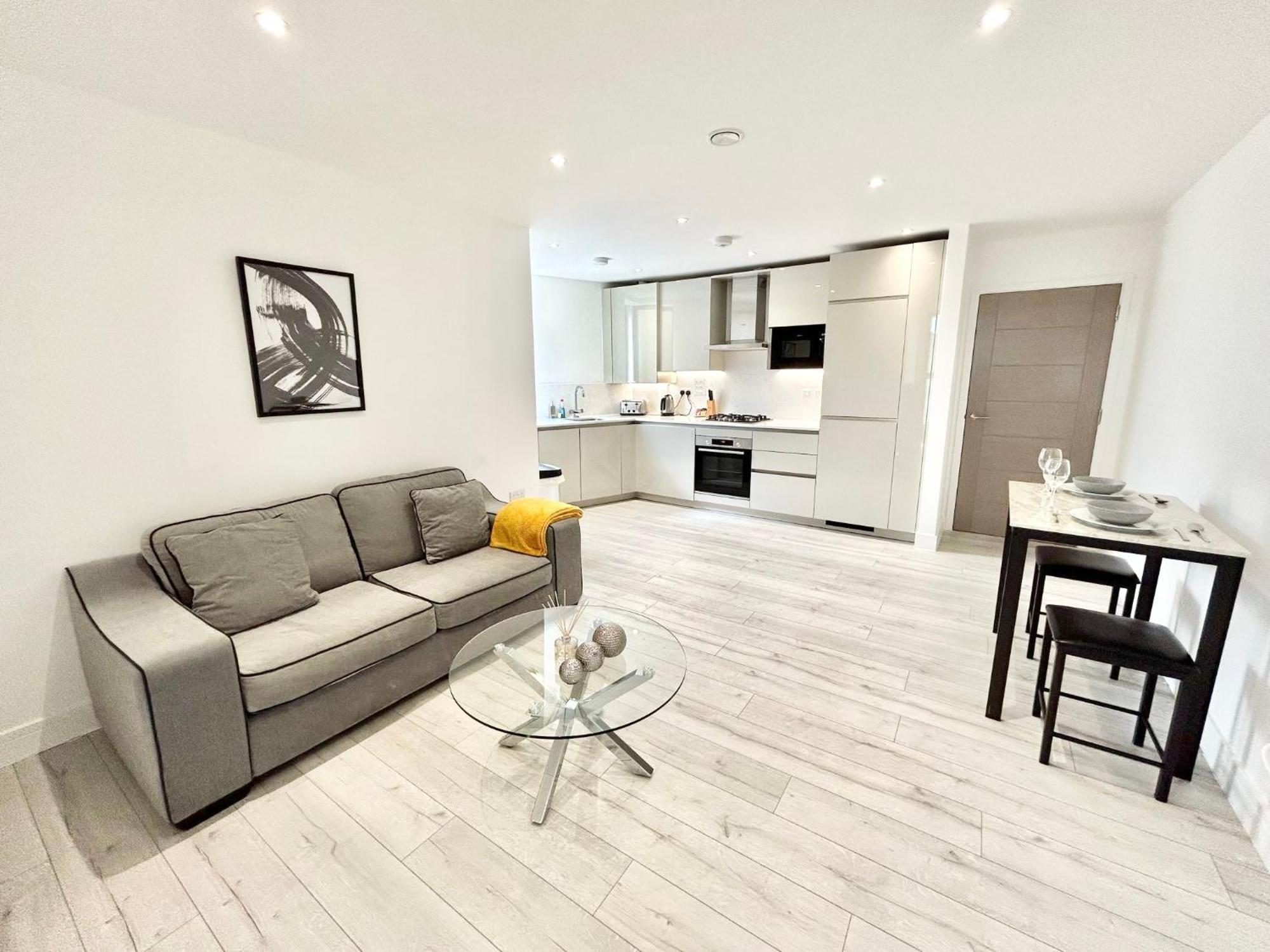 Queens Luxury Wembley Stadium - *