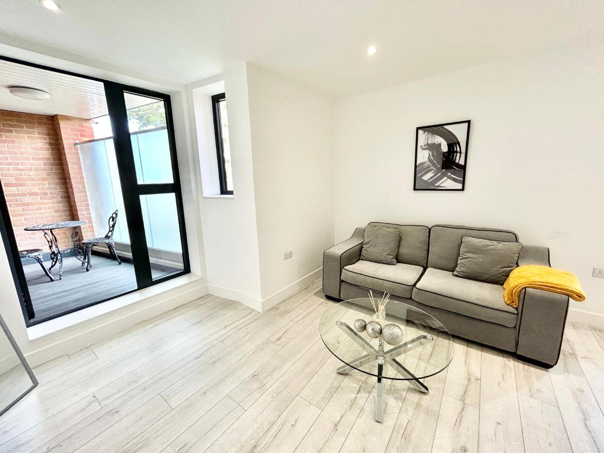 Queens Luxury Wembley Stadium - *