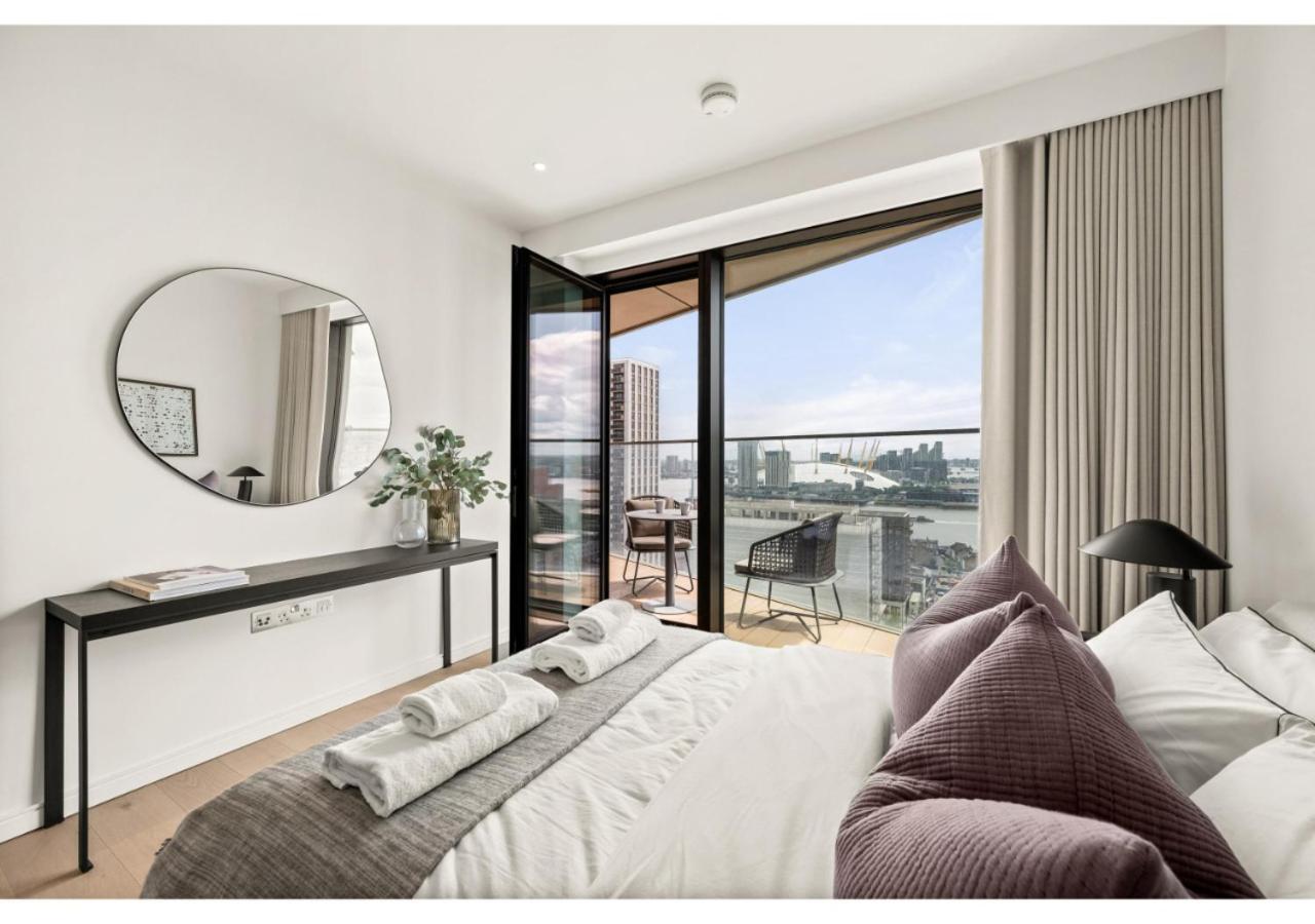 Elegant And Modern In Canary Wharf Right Next To Thames London