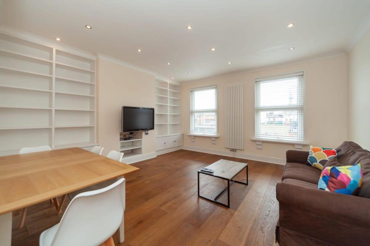 Spacious 2 Bedroom Maisonette In Stratford Apartment