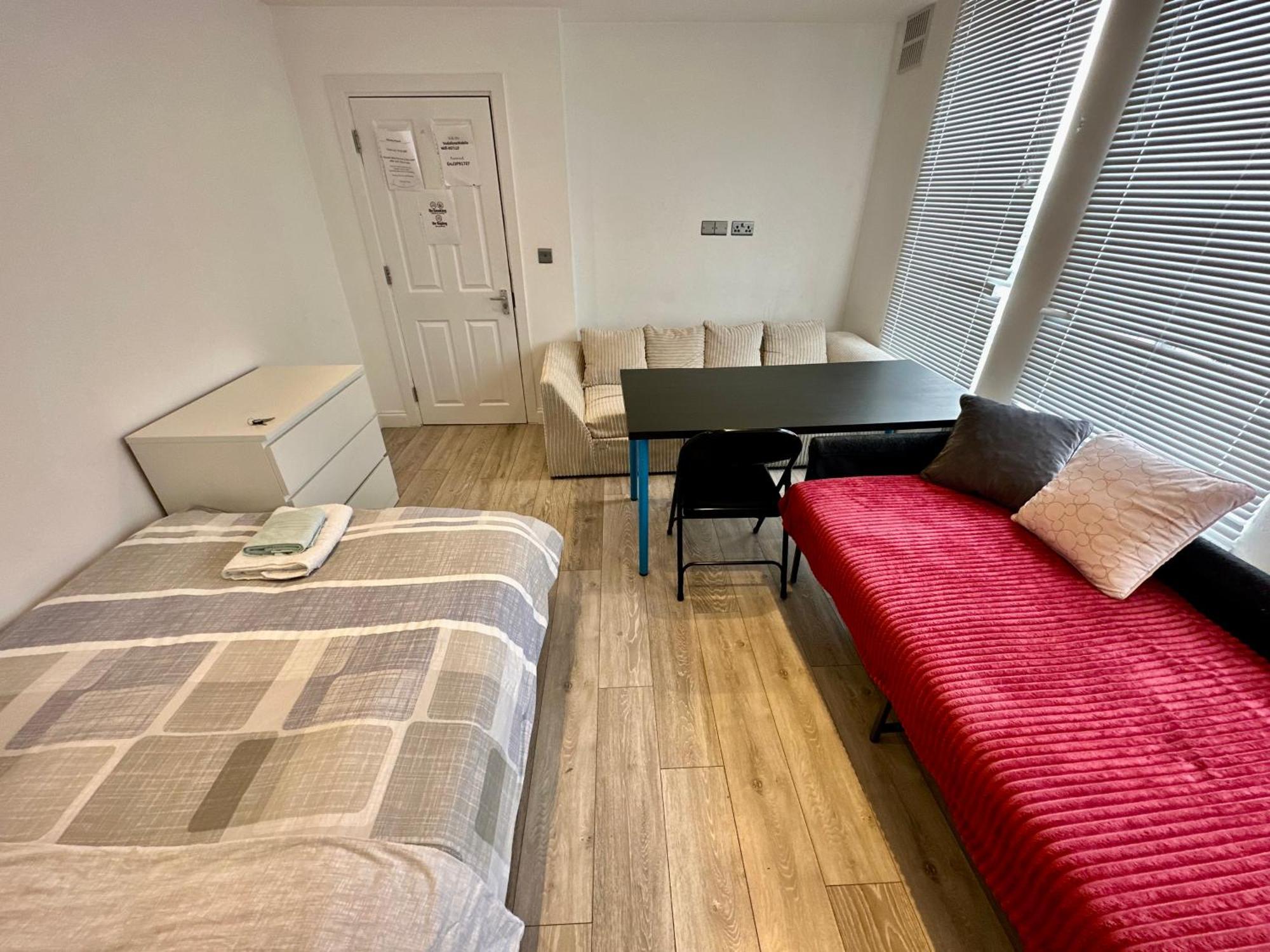 Privat overnatting 2 Minutes From Oxford Street Private D London