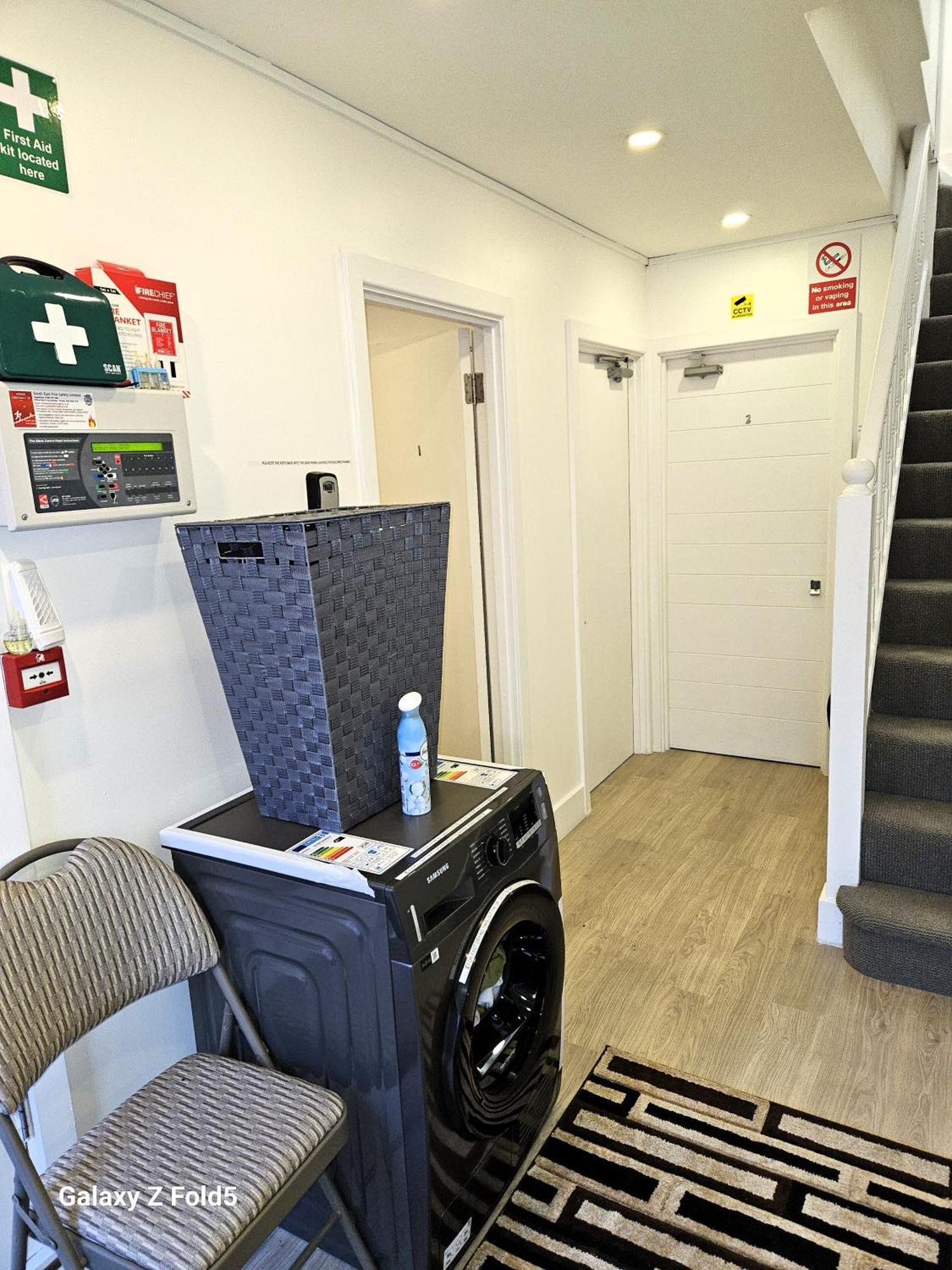 Sleephouse Partying Is Not Allowed Pls Appartement Londen