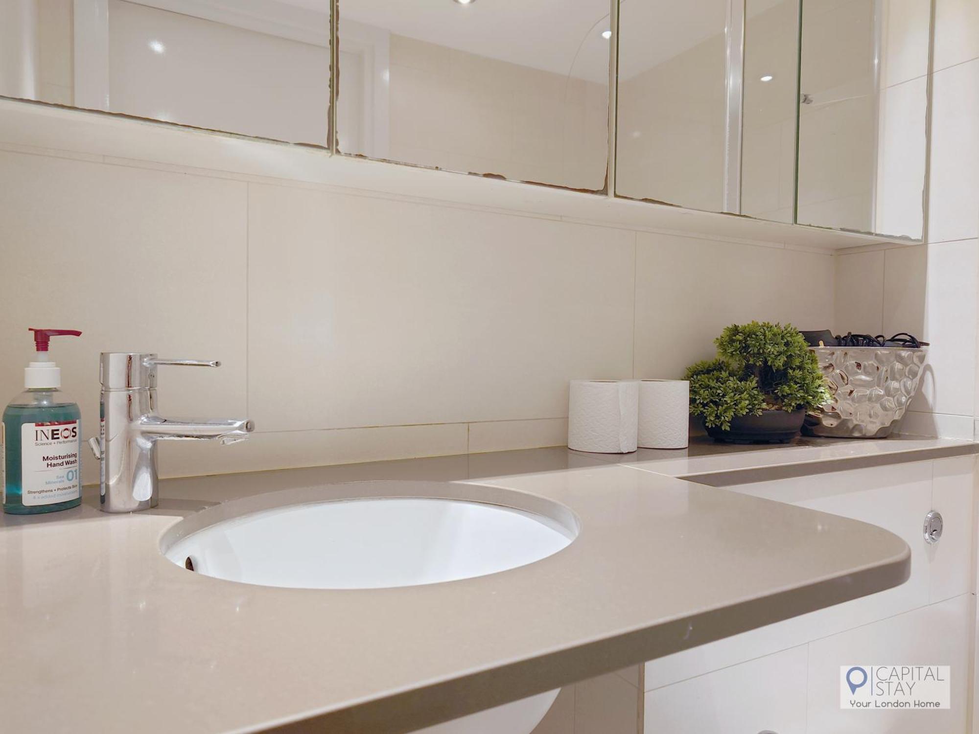 Apartment Deluxe One Bed By Excel & O2 *