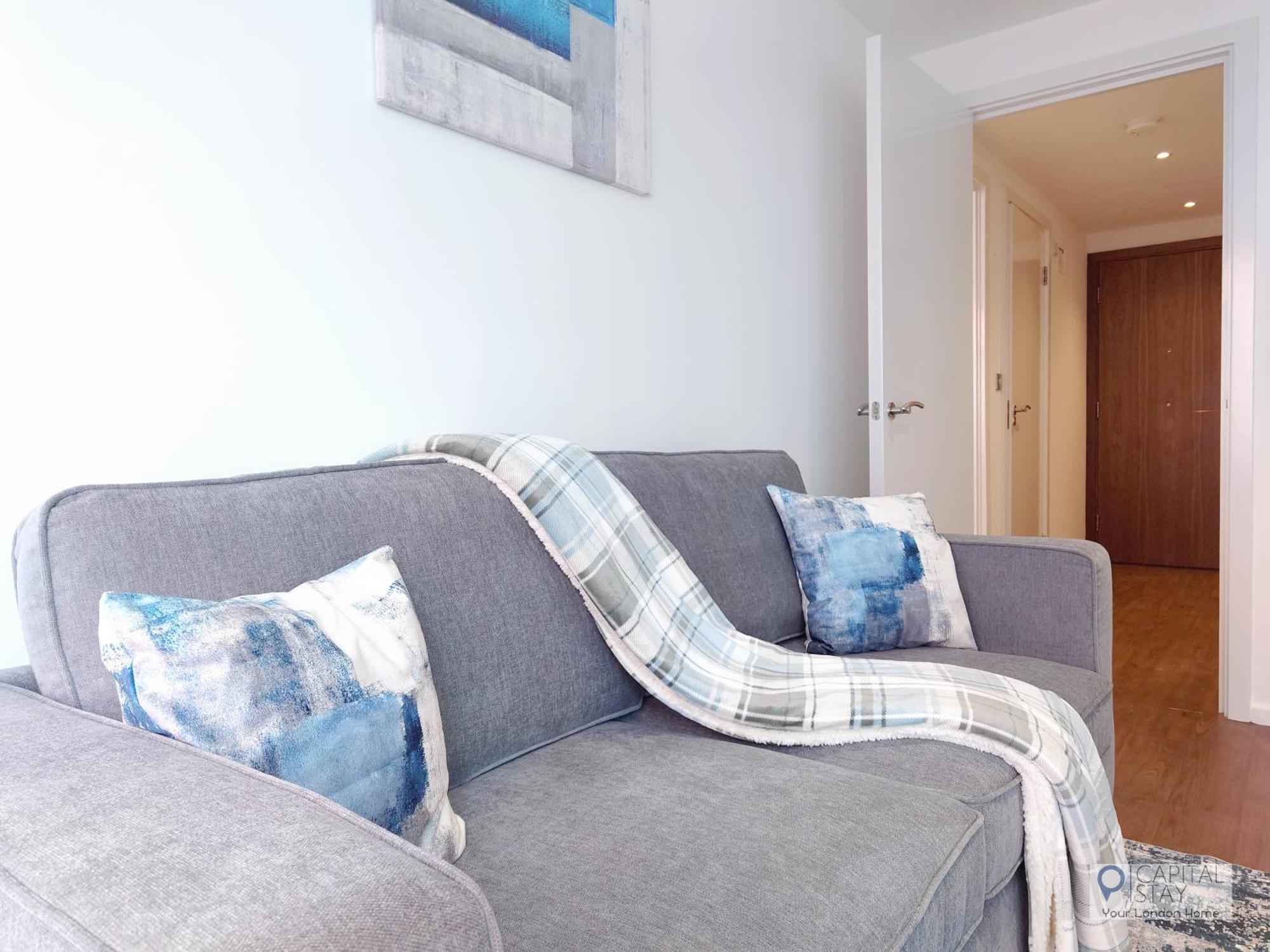Deluxe One Bed By Excel & O2 *