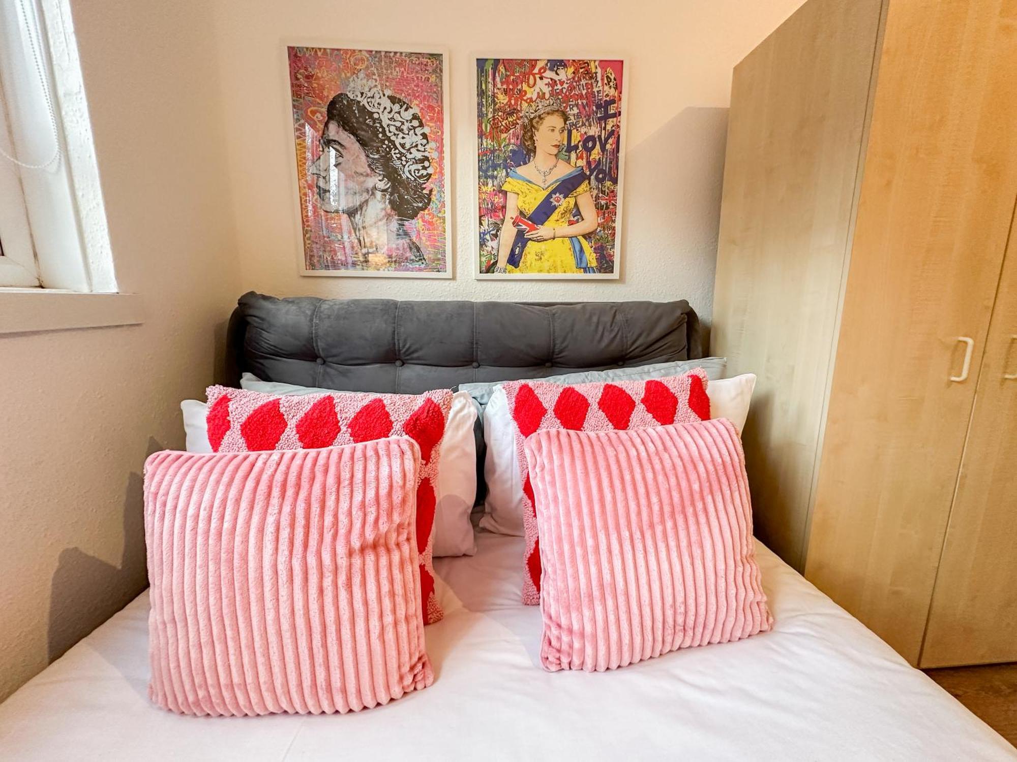 Vibrant 3 Bedrooms Flat With Private Balcony Near Finsbury Park, Wood Green Apartamento *