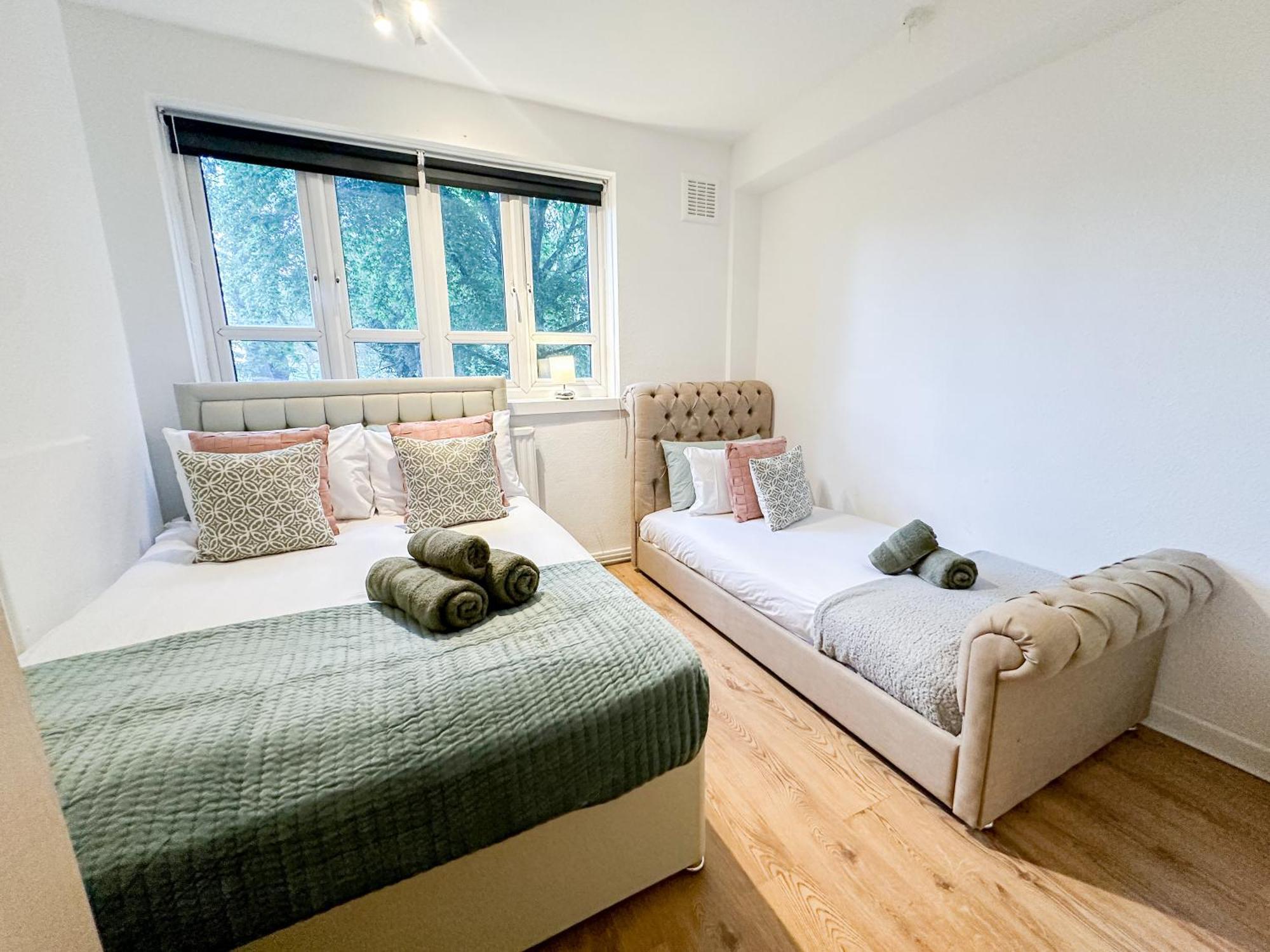 Vibrant 3 Bedrooms Flat With Private Balcony Near Finsbury Park, Wood Green Londres