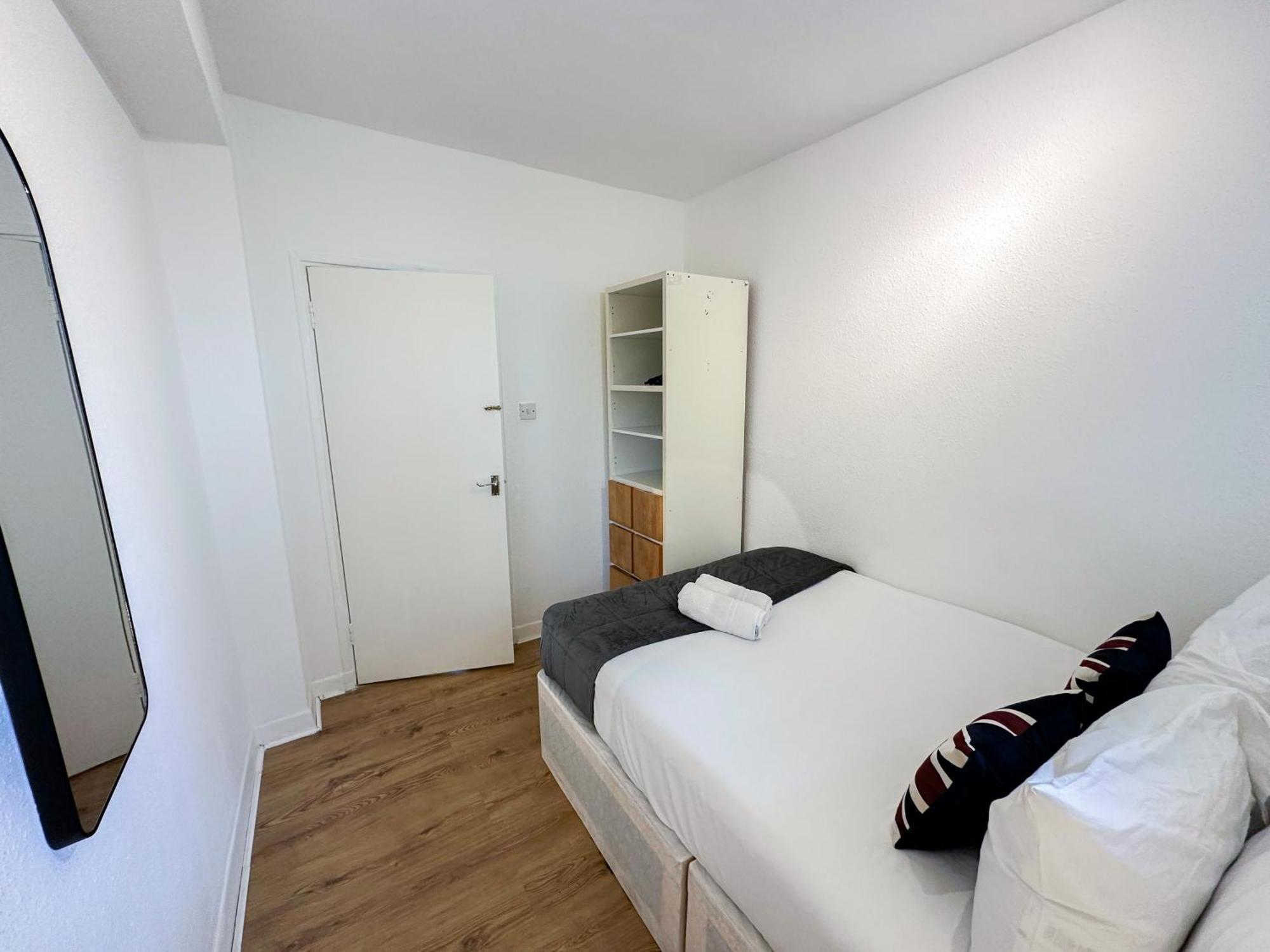 Vibrant 3 Bedrooms Flat With Private Balcony Near Finsbury Park, Wood Green * Londres