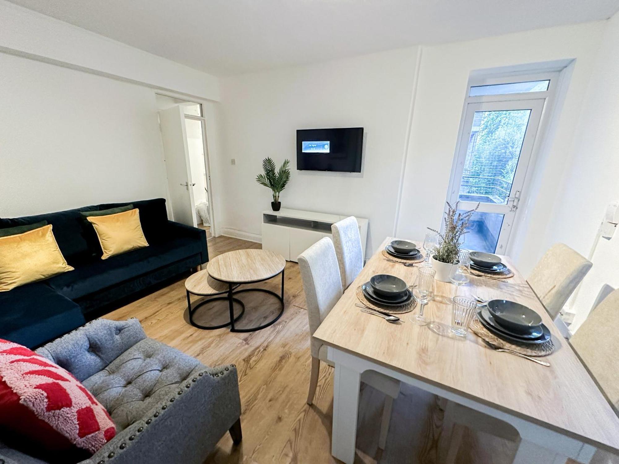 Vibrant 3 Bedrooms Flat With Private Balcony Near Finsbury Park, Wood Green Apartamento Londres