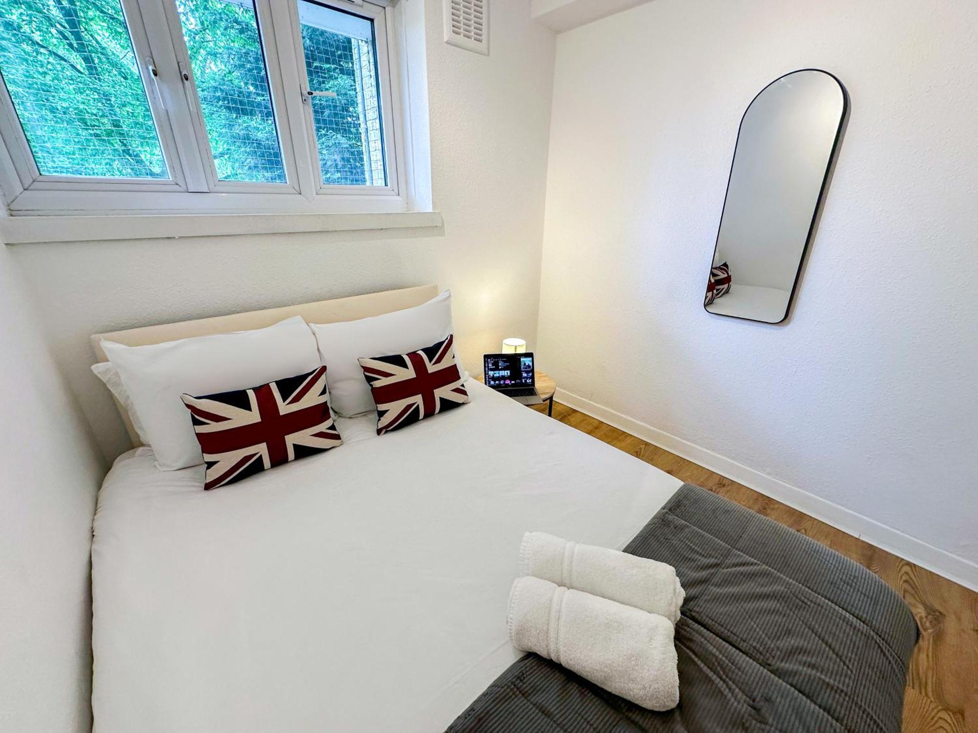 Vibrant 3 Bedrooms Flat With Private Balcony Near Finsbury Park, Wood Green Apartamento *