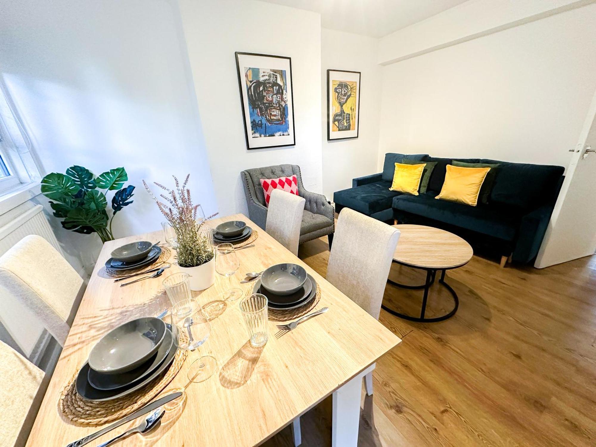 Vibrant 3 Bedrooms Flat With Private Balcony Near Finsbury Park, Wood Green Apartamento *