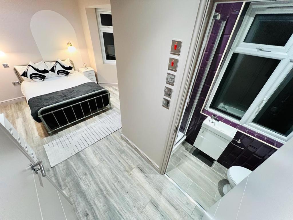 Crescent House Location Ensuites Great Value London