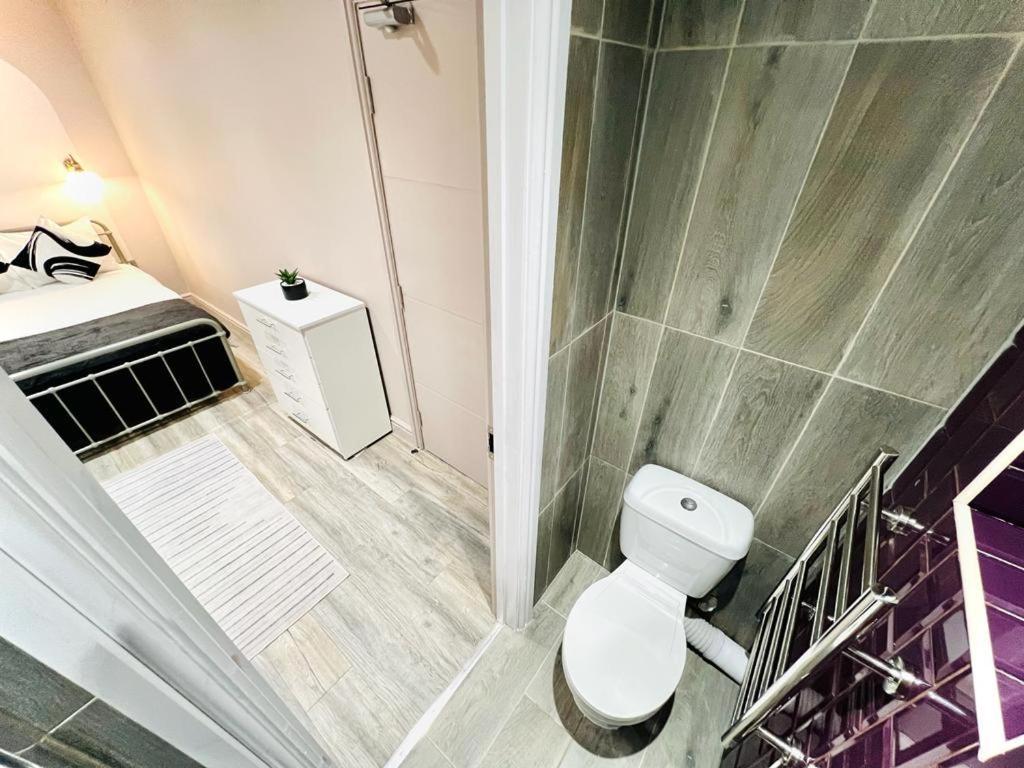 Crescent House Location Ensuites Great Value Guest house London
