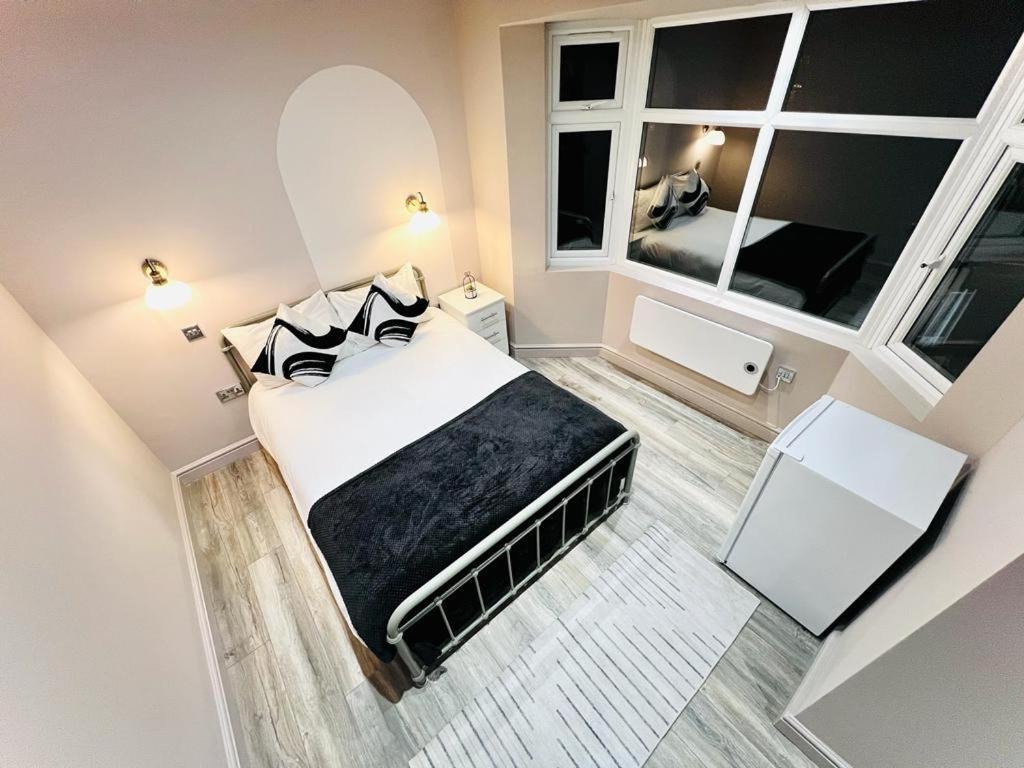 Guest house Crescent House Location Ensuites Great Value *