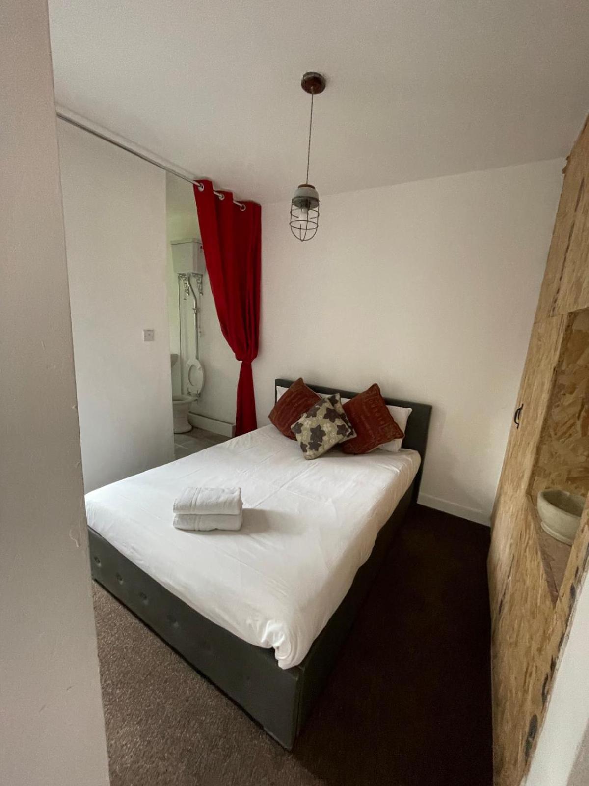 2 Bedroom Flat Wembley Appartement *