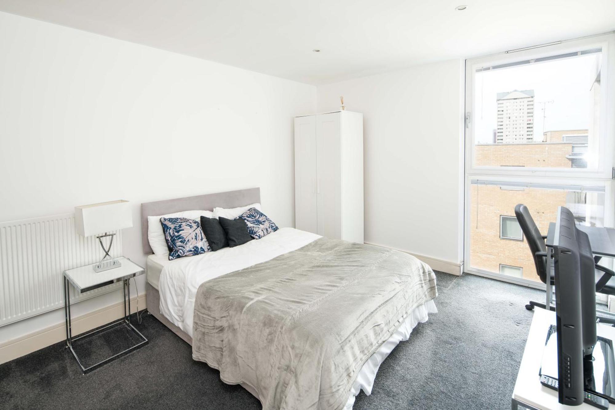 Immaculate 1-bed 1-bath In Area Apartment London