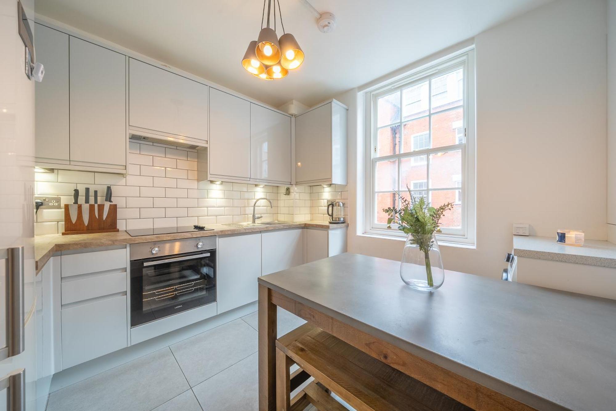 Apartment Charming 2 Bedroom Flat In