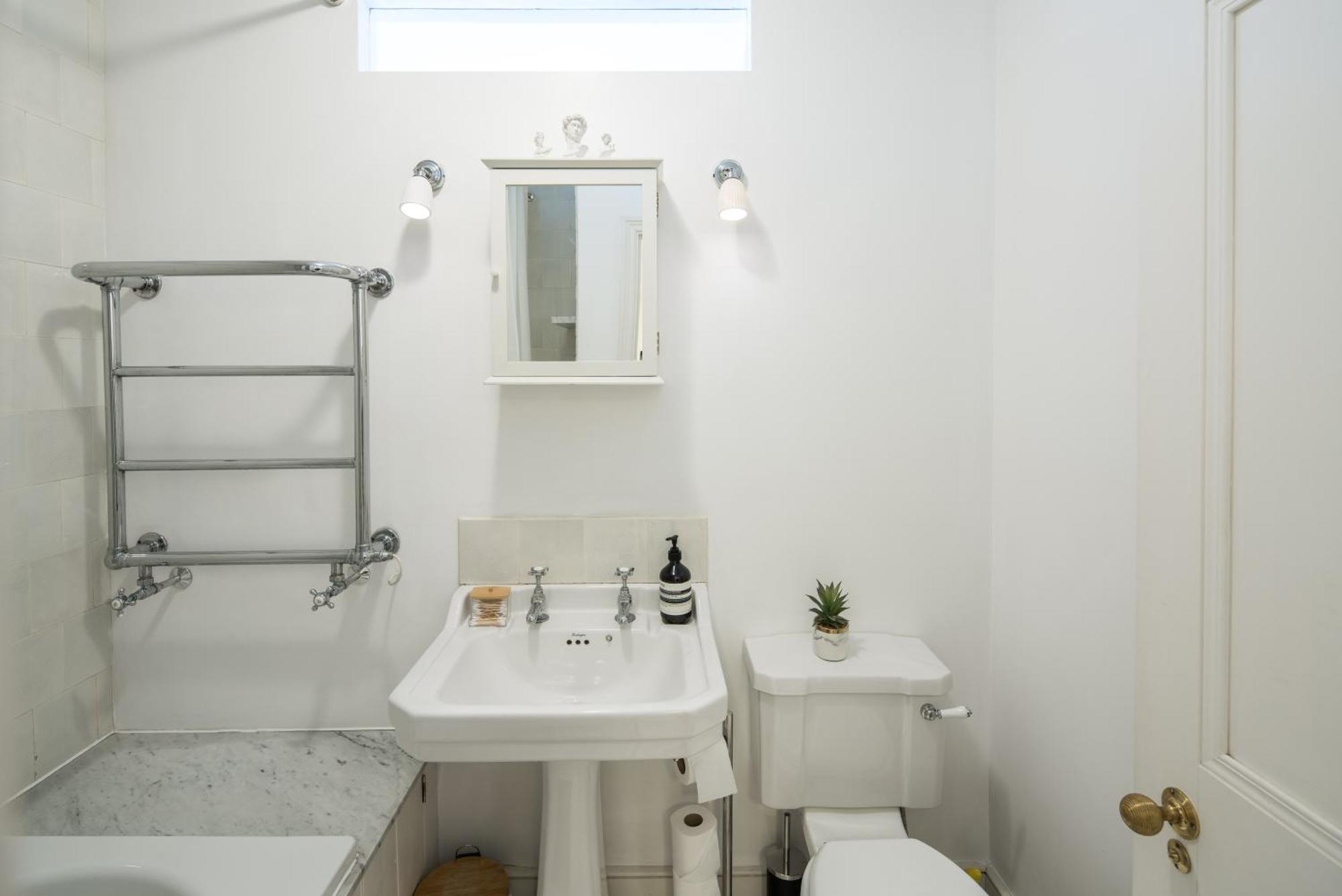 Charming 2-bed Flat In The Heart Of Nottinghill - Steps From Portobello Rd Market And Nottinghill Bookshop Apartment London