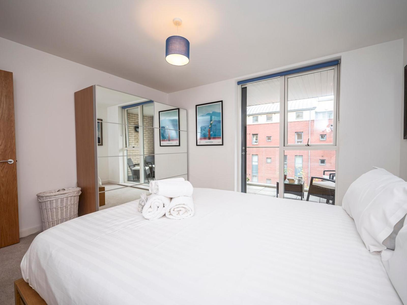 Appartement Near Tower Bridge And Tube Pass The Keys Londen