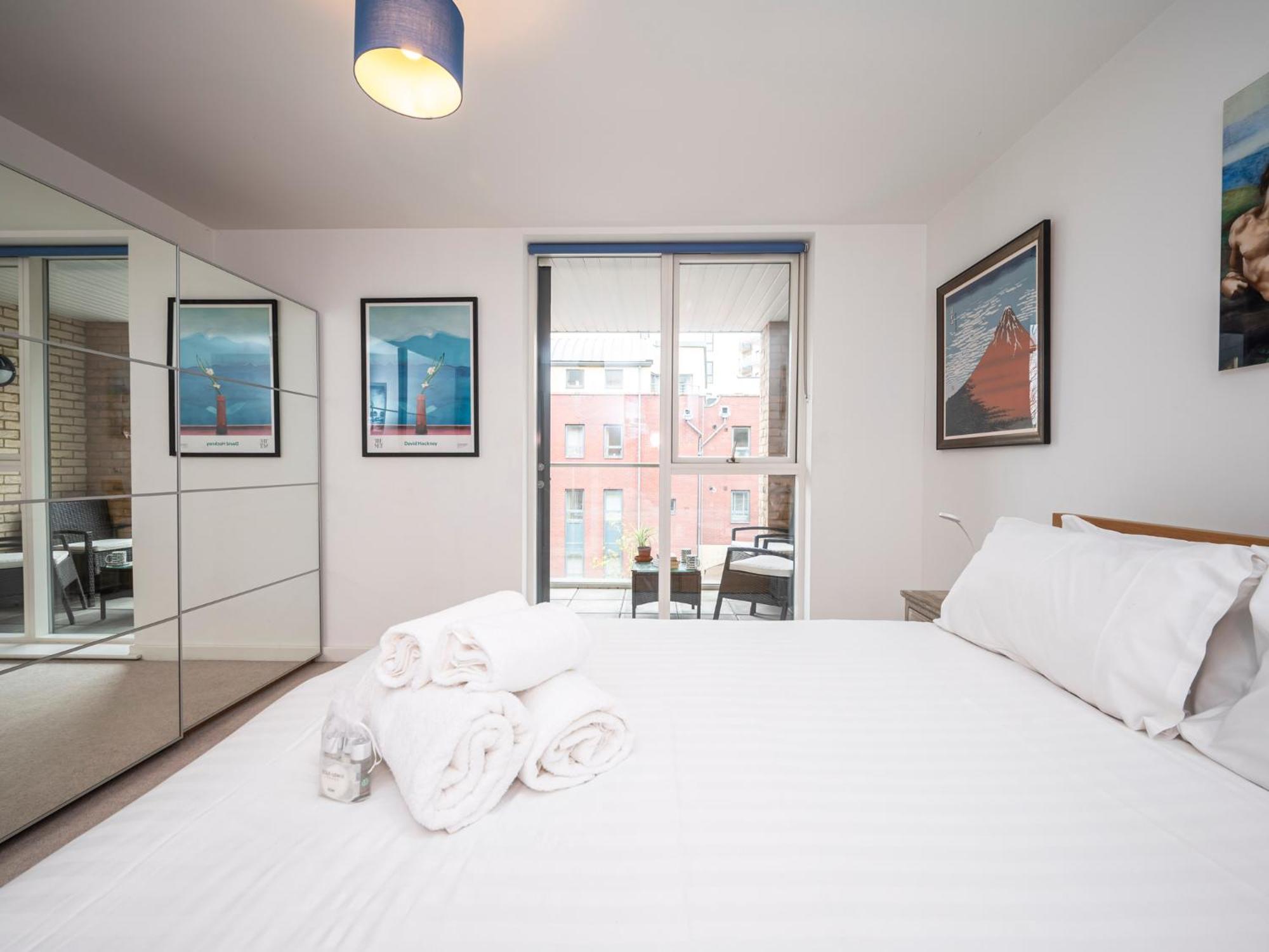 Near Tower Bridge And Tube Pass The Keys Appartement Londen