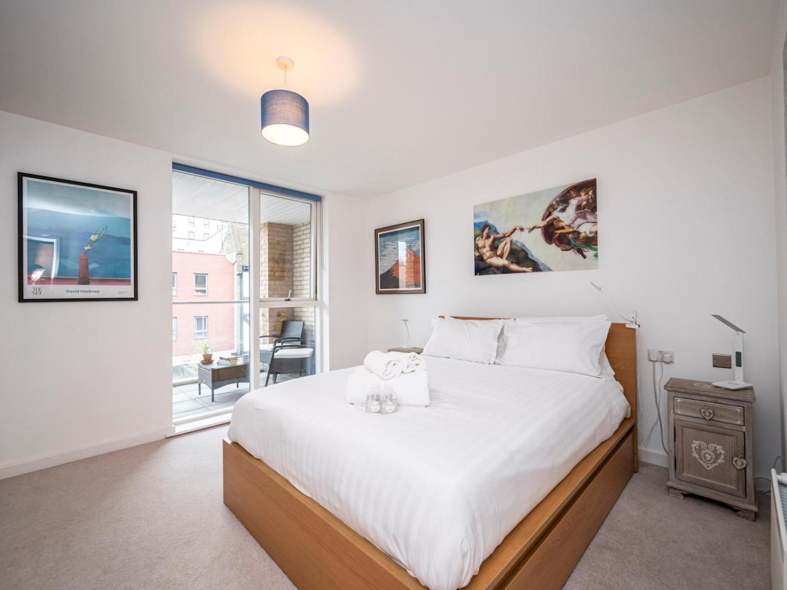 Near Tower Bridge And Tube Pass The Keys Appartement Londen