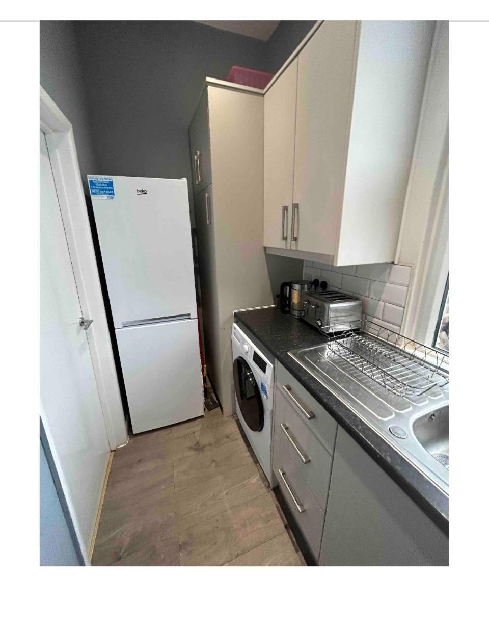 Locations 1 Bed Sleeps 4