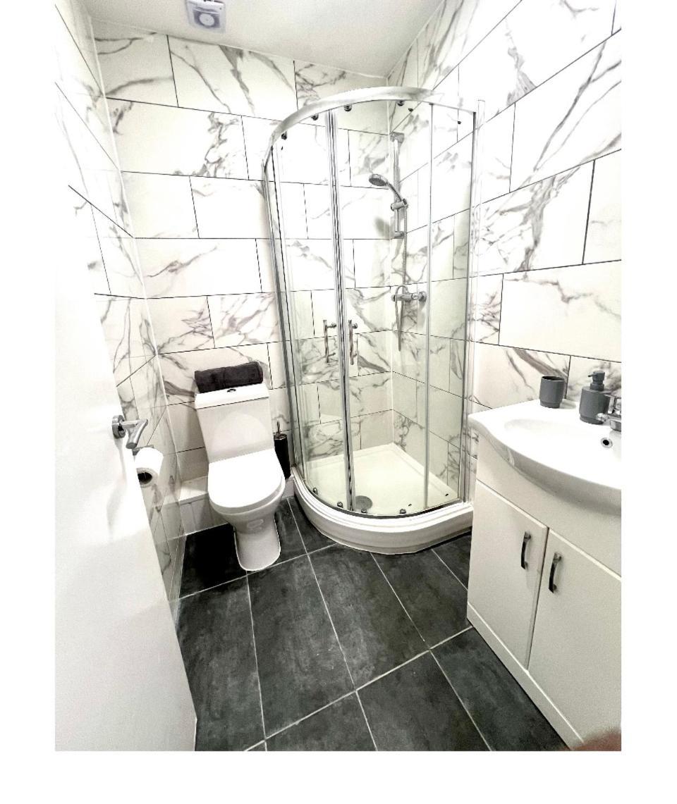 Locations 1 Bed Sleeps 4 Apartment London