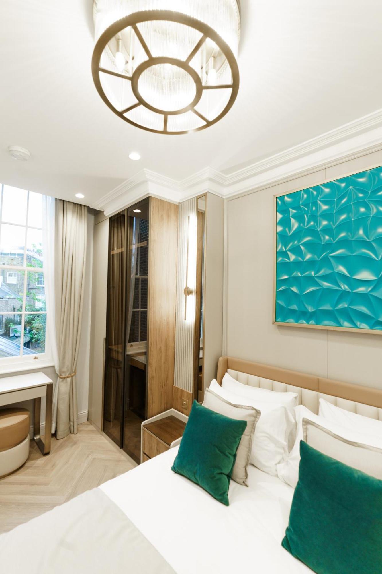 Holland Park Apartment