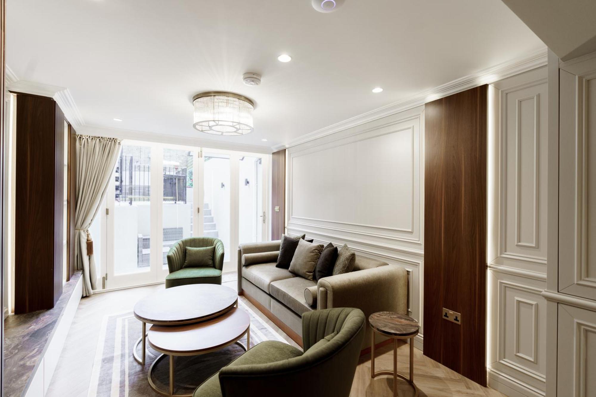 Holland Park Apartment