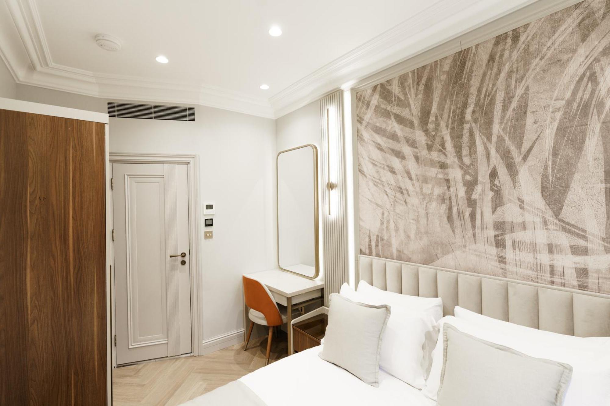 Apartment Holland Park