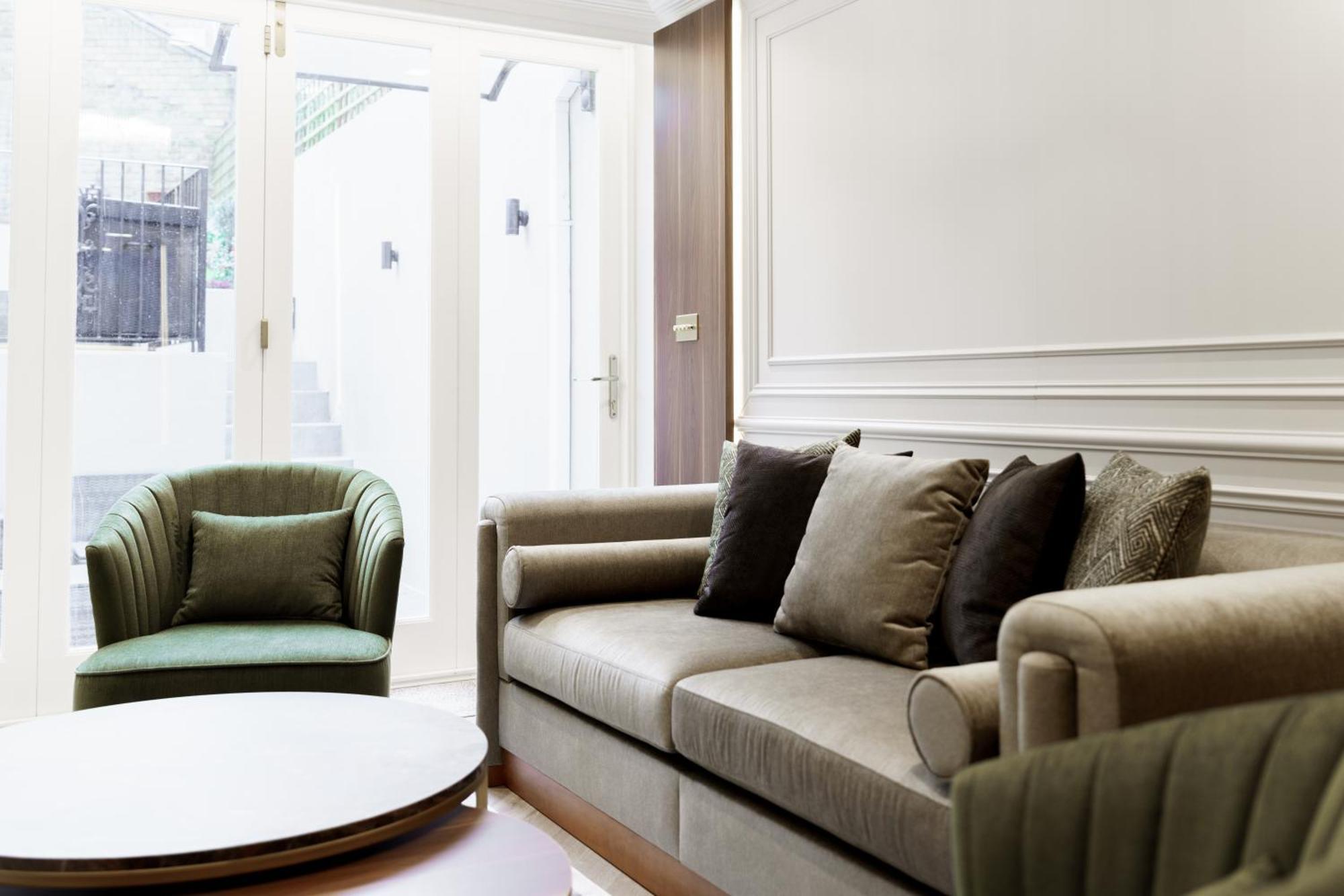 Holland Park Apartment
