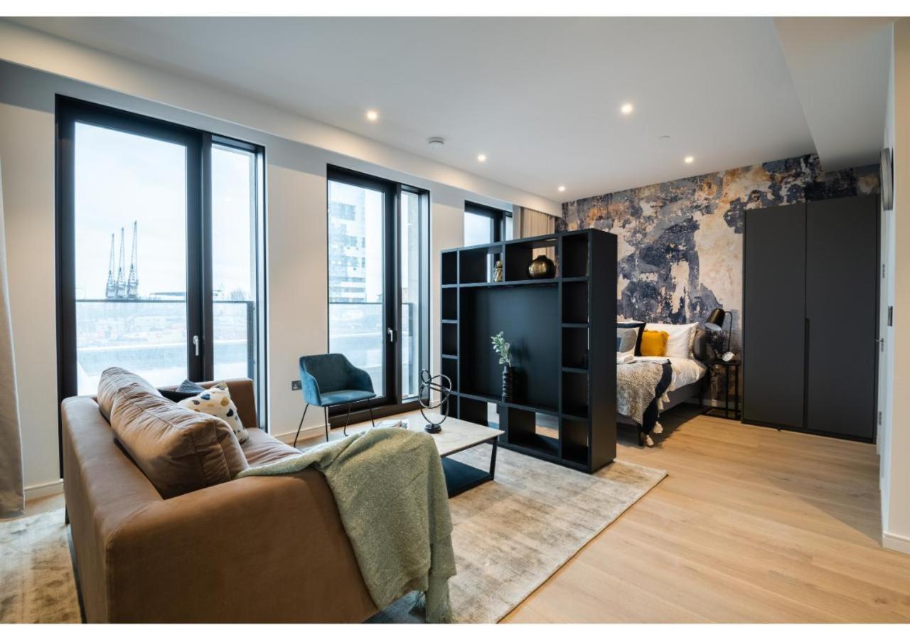 Elegant And Modern In Canary Wharf Right Next To Thames London